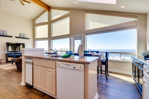 Pacific View Paradise image 7